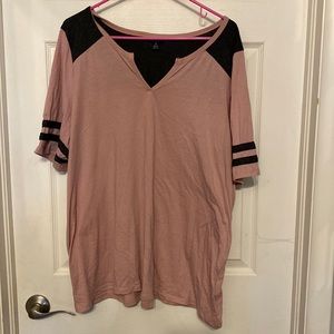 Women’s Torrid dusty pink sporty look t-shirt.